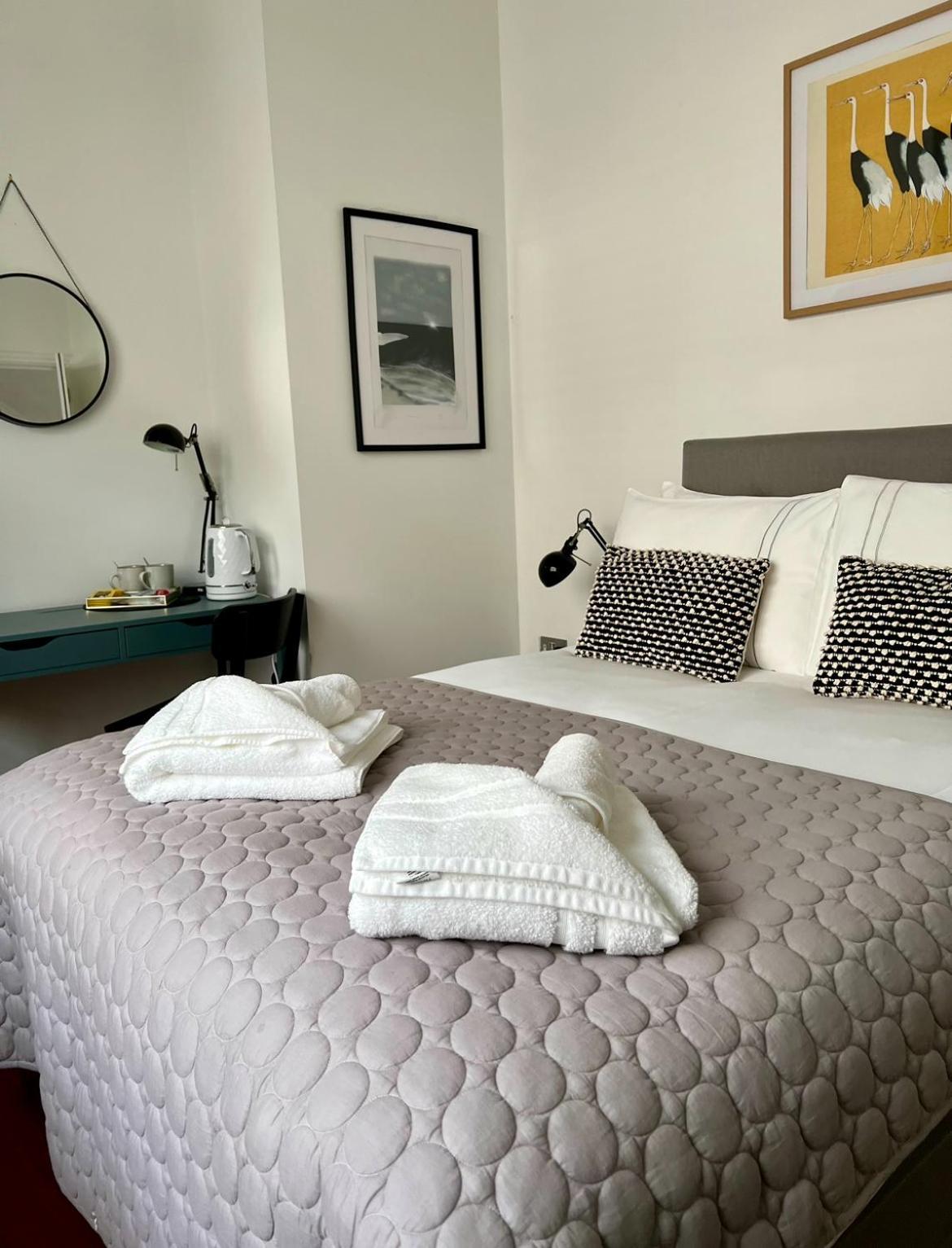 Private Double Room With Ensuite, No Breakfast, Truro City Centre المظهر الخارجي الصورة
