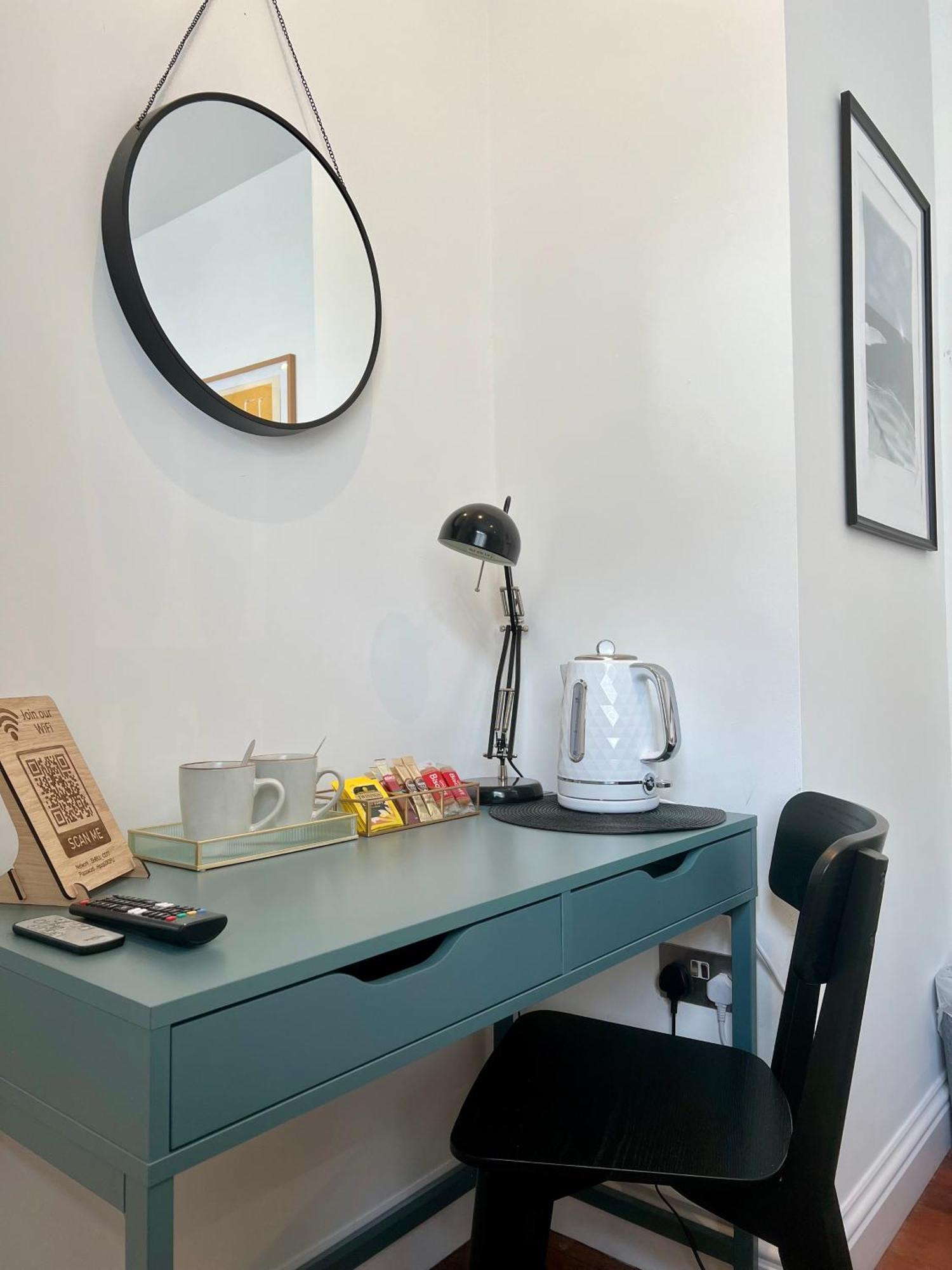 Private Double Room With Ensuite, No Breakfast, Truro City Centre المظهر الخارجي الصورة