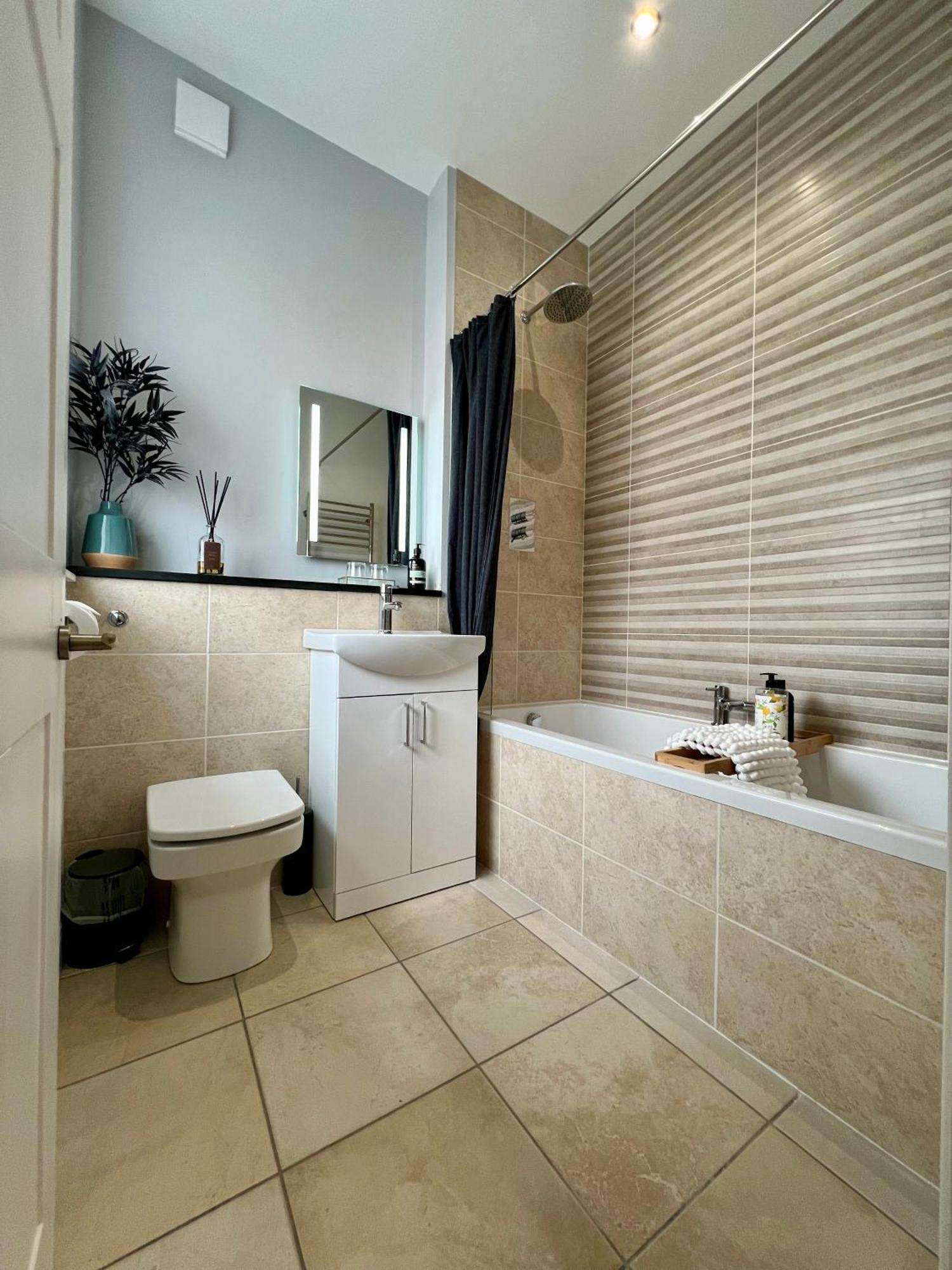 Private Double Room With Ensuite, No Breakfast, Truro City Centre المظهر الخارجي الصورة