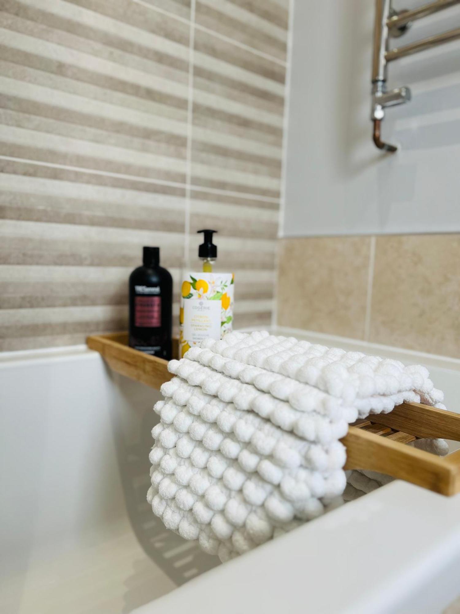 Private Double Room With Ensuite, No Breakfast, Truro City Centre المظهر الخارجي الصورة